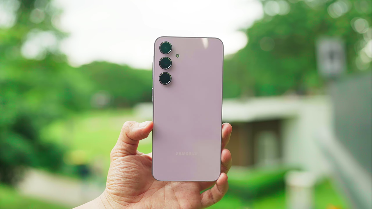 Galaxy A55 5G ra mắt với phong cách thiết kế quen thuộc. Nguồn: Putu Reza.