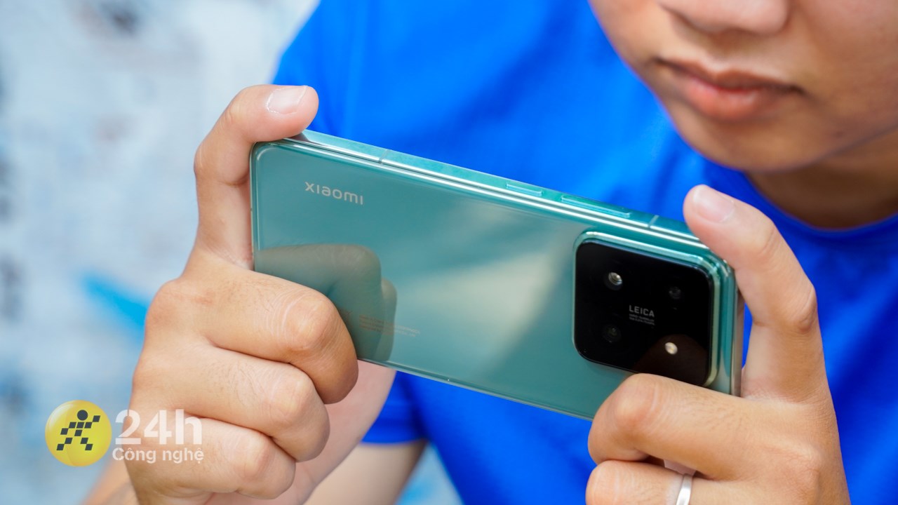 Xiaomi 14 cho mình trải nghiệm cầm nắm thoải mái. Xiaomi 14 cho mình trải nghiệm cầm nắm thoải mái.