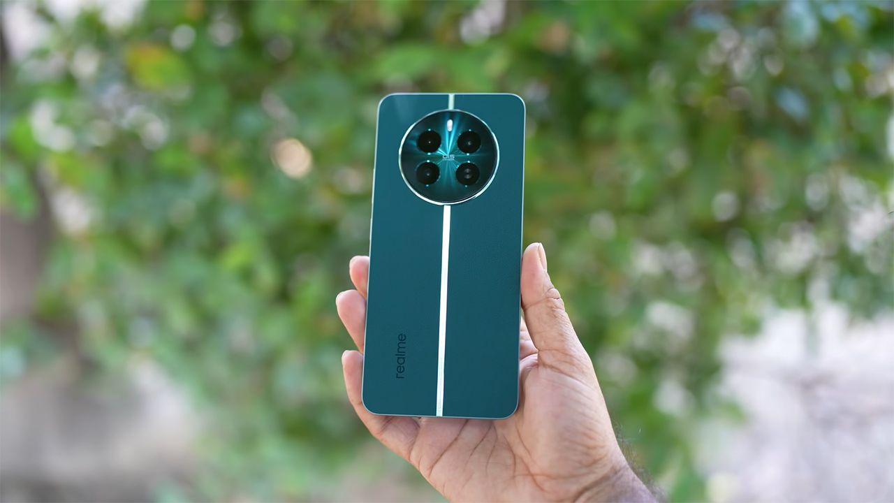 Thiết kế realme 12+ 5G được hoàn thiện dựa trên bộ khung vuông chắc chắn. Nguồn: Gyan Therapy. Thiết kế realme 12+ 5G được hoàn thiện dựa trên bộ khung vuông chắc chắn. Nguồn: Gyan Therapy.
