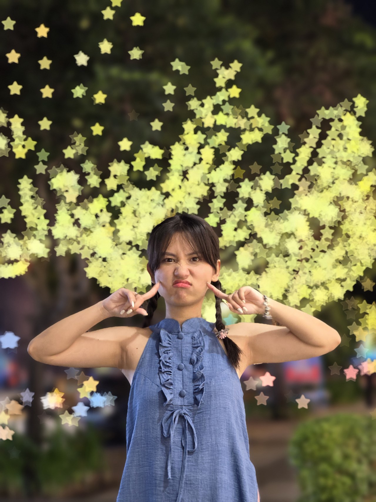 Với Trợ lý chỉnh ảnh AI chuyên nghiệp, mình có thể chỉnh hiệu ứng bokeh của ảnh chụp chân dung xóa phông thành hình dạng ngôi sao. Với Trợ lý chỉnh ảnh AI chuyên nghiệp, mình có thể chỉnh hiệu ứng bokeh của ảnh chụp chân dung xóa phông thành hình dạng ngôi sao.