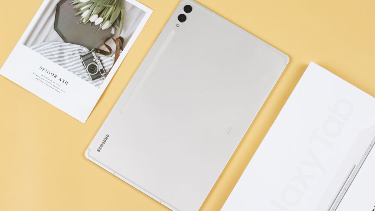 Chỉ từ 21.99 triệu: Tablet màn hình to thoải mái giải trí, gắn kèm bàn phím đôi khi lại có thể làm việc luôn Chỉ từ 21.99 triệu: Tablet màn hình to thoải mái giải trí, gắn kèm bàn phím đôi khi lại có thể làm việc luôn
