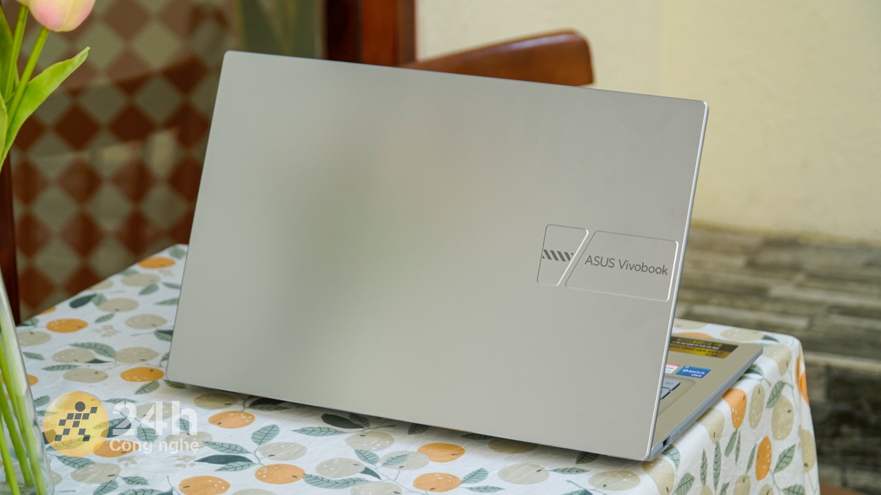 ASUS Vivobook X1404ZA bản Intel Core i5 thế hệ 12 vẫn sở hữu phong cách thiết kế quen thuộc. ASUS Vivobook X1404ZA bản Intel Core i5 thế hệ 12 vẫn sở hữu phong cách thiết kế quen thuộc.