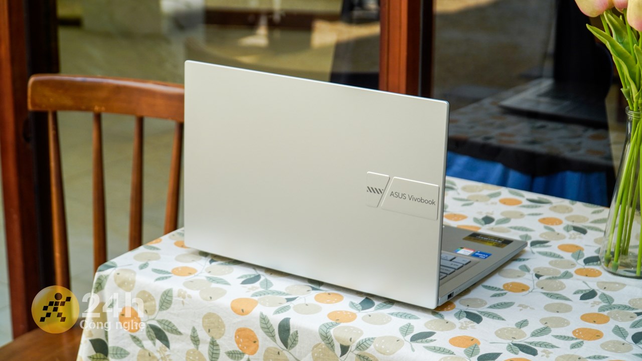 ASUS Vivobook X1404ZA bản Intel Core i5 thế hệ 12 còn có tính linh động cao nhờ kích thước gọn và nhẹ. ASUS Vivobook X1404ZA bản Intel Core i5 thế hệ 12 còn có tính linh động cao nhờ kích thước gọn và nhẹ.