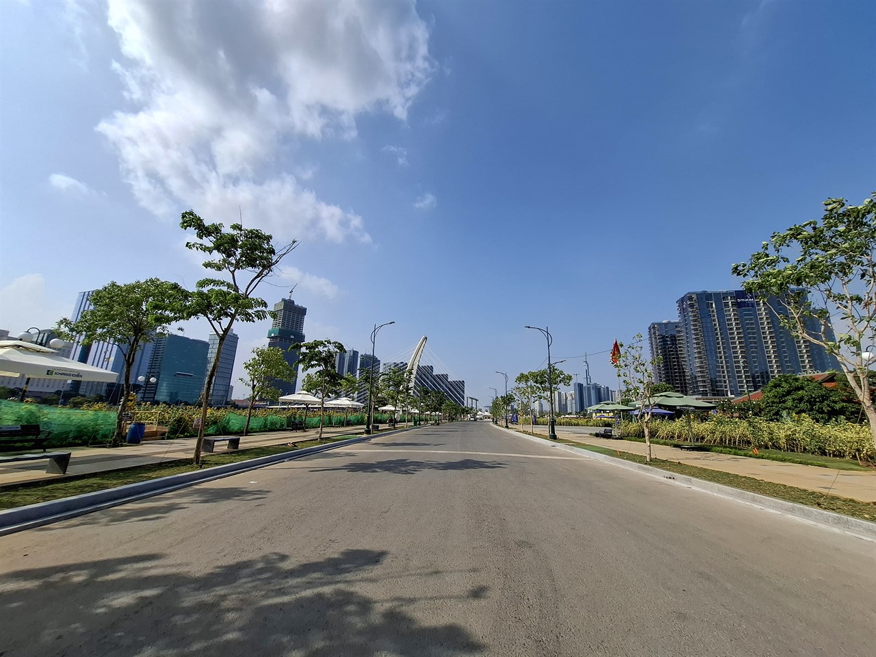 Ảnh chụp góc siêu rộng vẫn có màu sắc và chi tiết rất ổn. Ảnh chụp góc siêu rộng vẫn có màu sắc và chi tiết rất ổn.