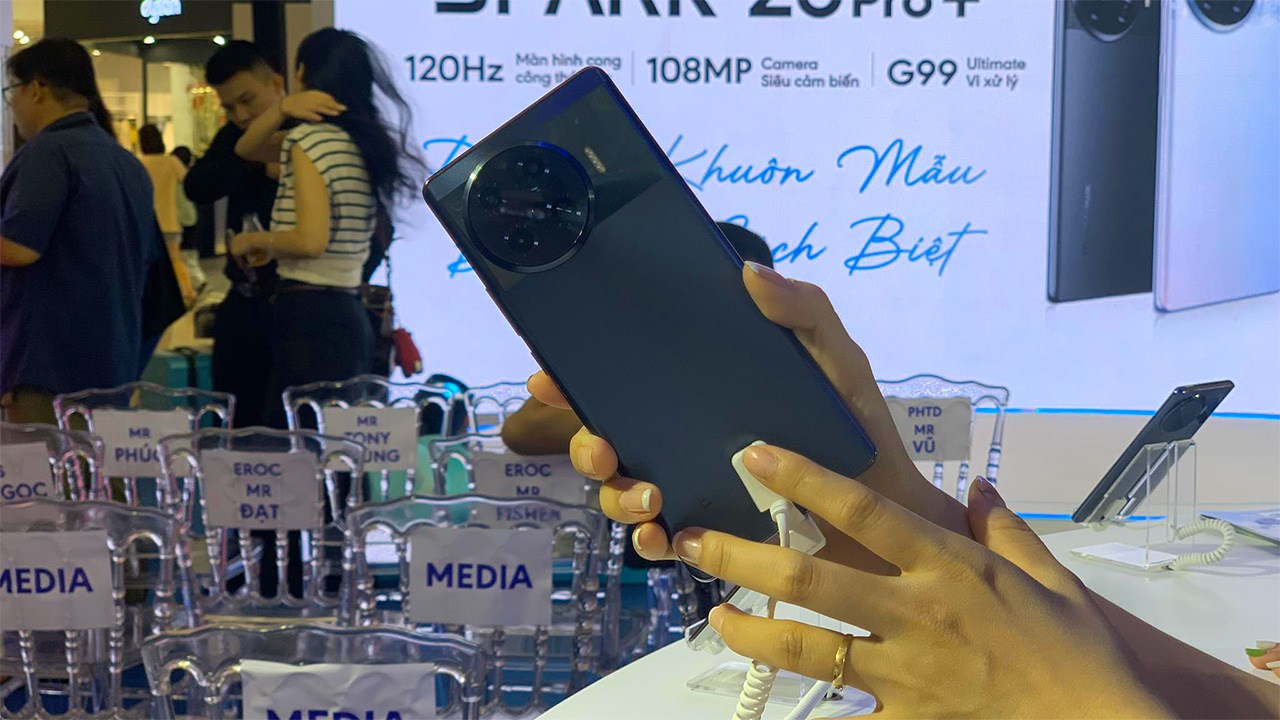 Tecno Spark 20 Pro Plus sở hữu thiết kế chuẩn flagship 