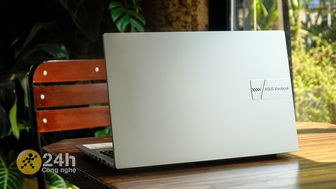 ASUS Vivobook 15 OLED A1505ZA sở hữu phong cách thiết kế đơn giản nhưng lại rất sang trọng ASUS Vivobook 15 OLED A1505ZA sở hữu phong cách thiết kế đơn giản nhưng lại rất sang trọng