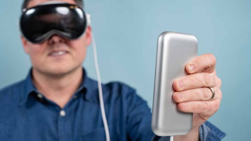Apple Vision Pro có viên pin nhôm không được tích hợp chung Apple Vision Pro có viên pin nhôm không được tích hợp chung