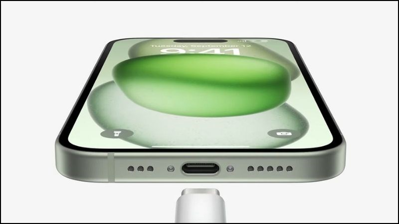iPhone 15 sử dụng cổng sạc Type-C thay vì Lightning như ở iPhone 13 iPhone 15 sử dụng cổng sạc Type-C thay vì Lightning như ở iPhone 13