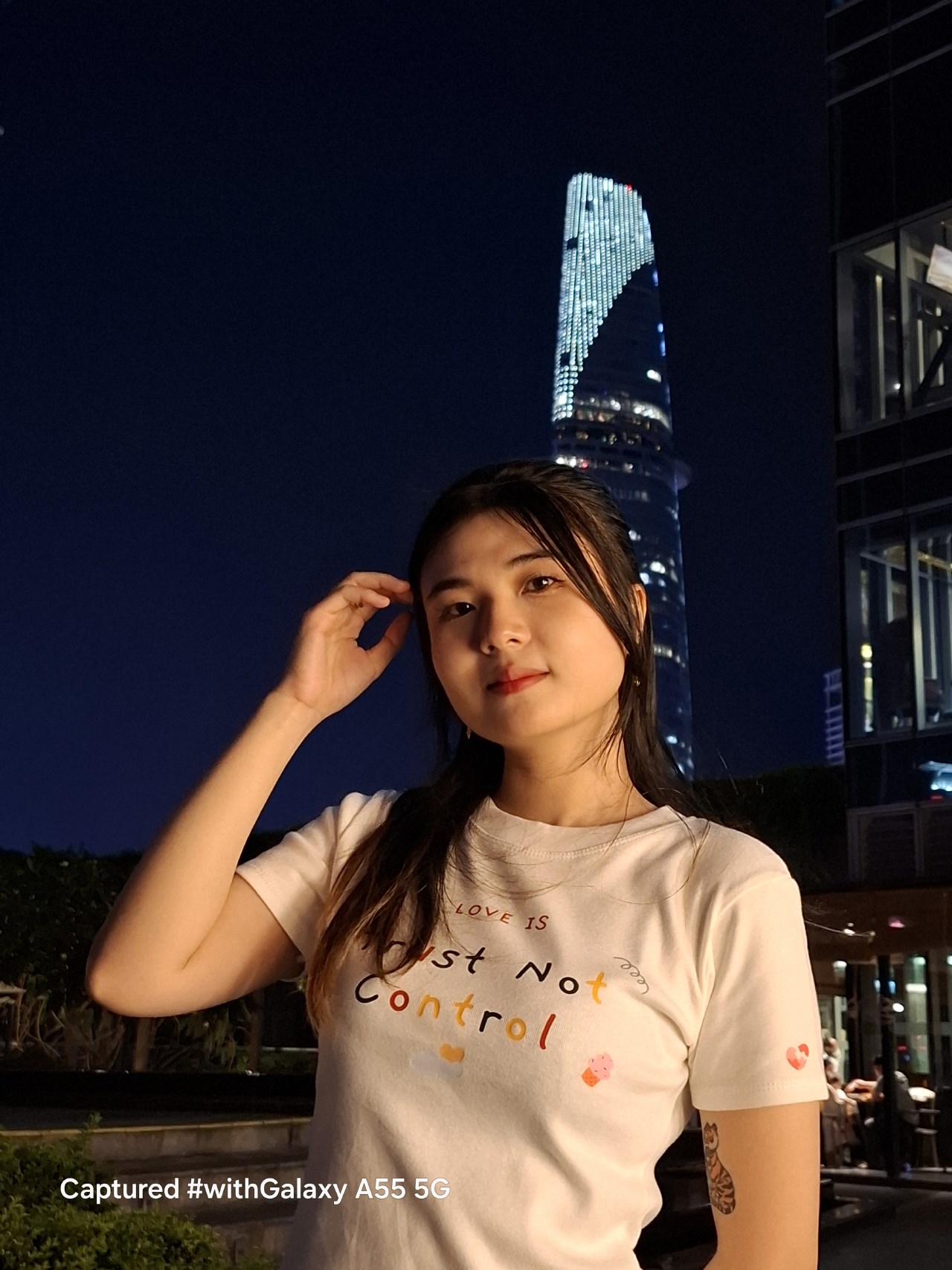 Ảnh chụp chân dung trong điều kiện thiếu sáng từ camera Galaxy A55 5G. Ảnh chụp chân dung trong điều kiện thiếu sáng từ camera Galaxy A55 5G.
