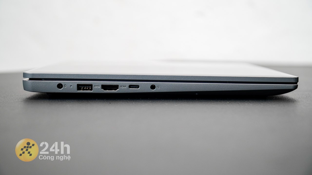 Cạnh trái của Lenovo Ideapad Slim 3 15IRH8.