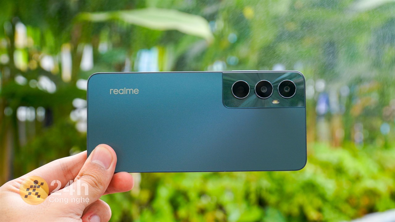 realme C65 được trang bị bộ camera kép ở mặt lưng với độ phân giải lần lượt là 50 MP và 2 MP realme C65 được trang bị bộ camera kép ở mặt lưng với độ phân giải lần lượt là 50 MP và 2 MP