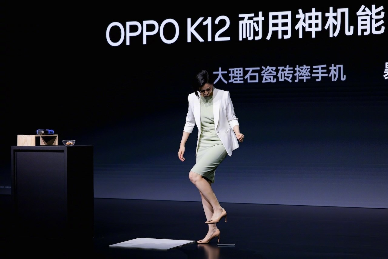 OPPO K12 chống rơi vỡ OPPO K12 chống rơi vỡ