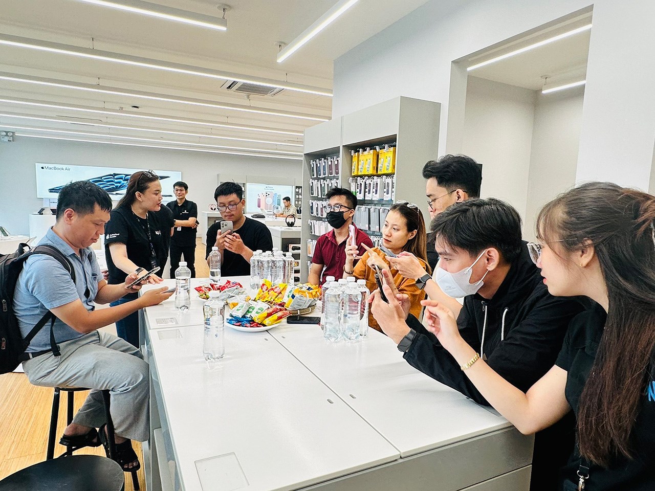 Khách hàng sẽ hiểu nhiều hơn về Apple khi tham gia workshop tại TopZone Khách hàng sẽ hiểu nhiều hơn về Apple khi tham gia workshop tại TopZone