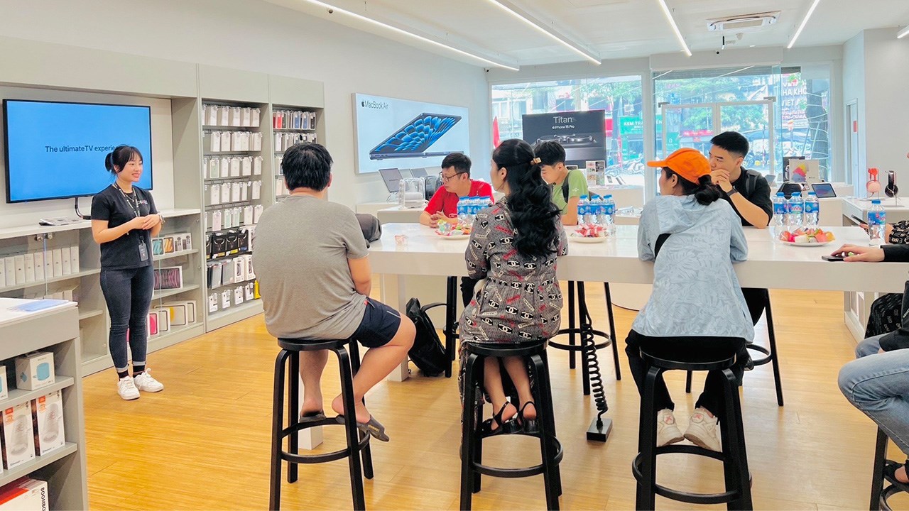 Khách hàng còn được gặp gỡ những chuyên gia đến từ Apple Khách hàng còn được gặp gỡ những chuyên gia đến từ Apple