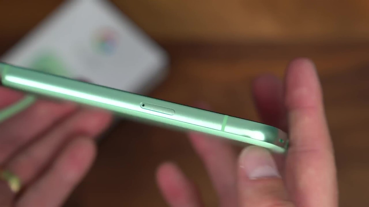 Trên tay Google Pixel 8A Trên tay Google Pixel 8A