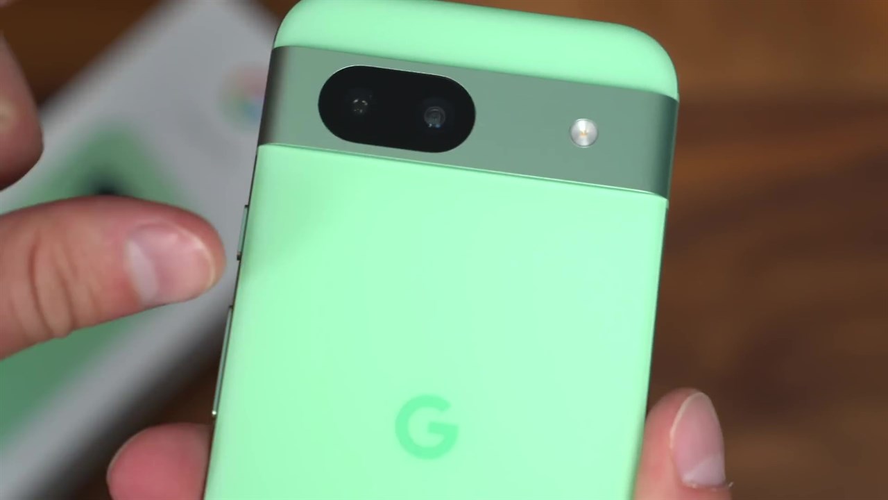 Trên tay Google Pixel 8A Trên tay Google Pixel 8A