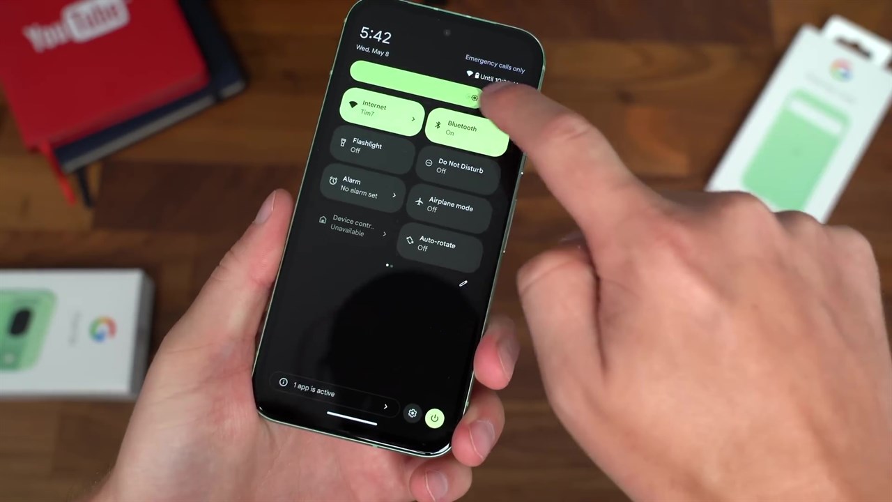 Trên tay Google Pixel 8A Trên tay Google Pixel 8A