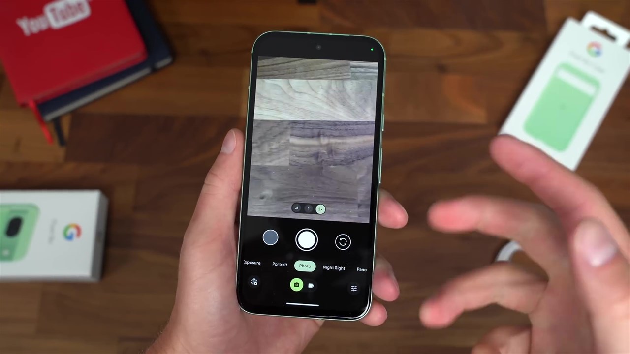 Trên tay Google Pixel 8A Trên tay Google Pixel 8A