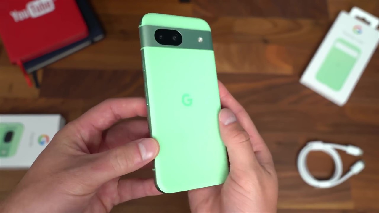 Trên tay Google Pixel 8A Trên tay Google Pixel 8A