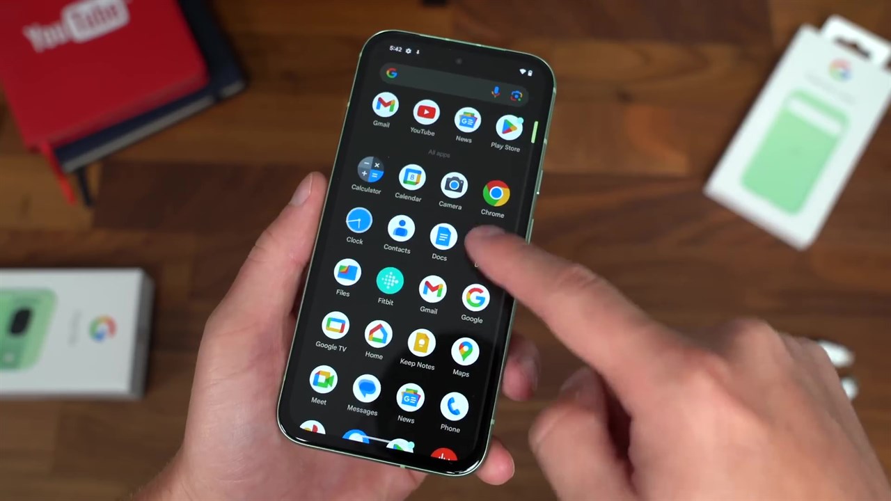 Trên tay Google Pixel 8A Trên tay Google Pixel 8A