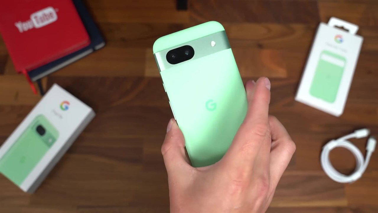 Trên tay Google Pixel 8A Trên tay Google Pixel 8A