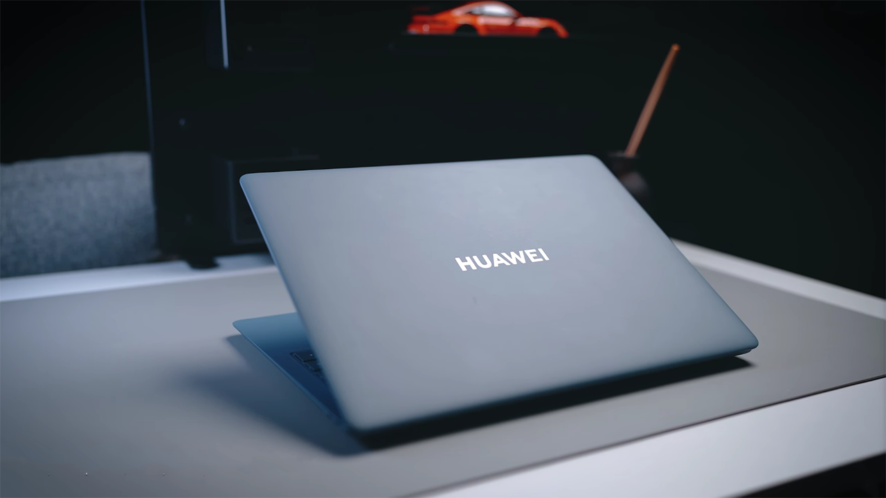 Huawei MateBook X Pro 2024 không có nhiều cổng kết nối. Nguồn: Lim Review.