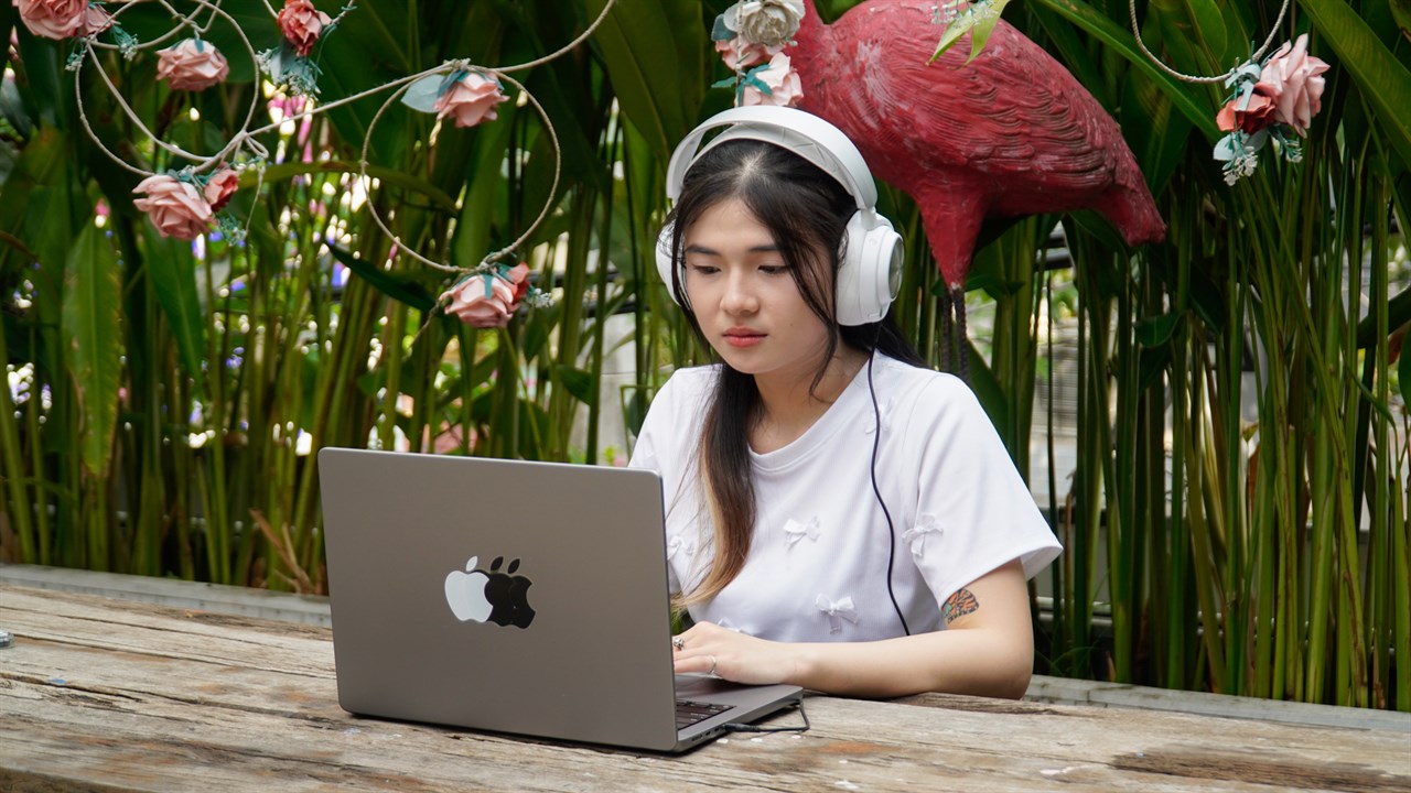 SteelSeries ARCTIS NOVA Pro Wireless cho phép người dùng kết nối được 2 thiết bị cùng một lúc. SteelSeries ARCTIS NOVA Pro Wireless cho phép người dùng kết nối được 2 thiết bị cùng một lúc.