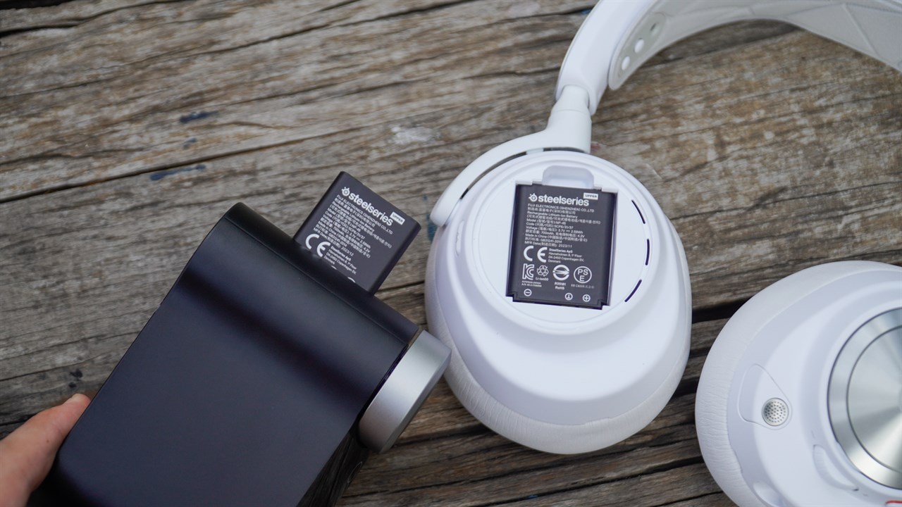 Bạn cũng có thể thay thế pin dễ dàng trên SteelSeries ARCTIS NOVA Pro Wireless. Bạn cũng có thể thay thế pin dễ dàng trên SteelSeries ARCTIS NOVA Pro Wireless.
