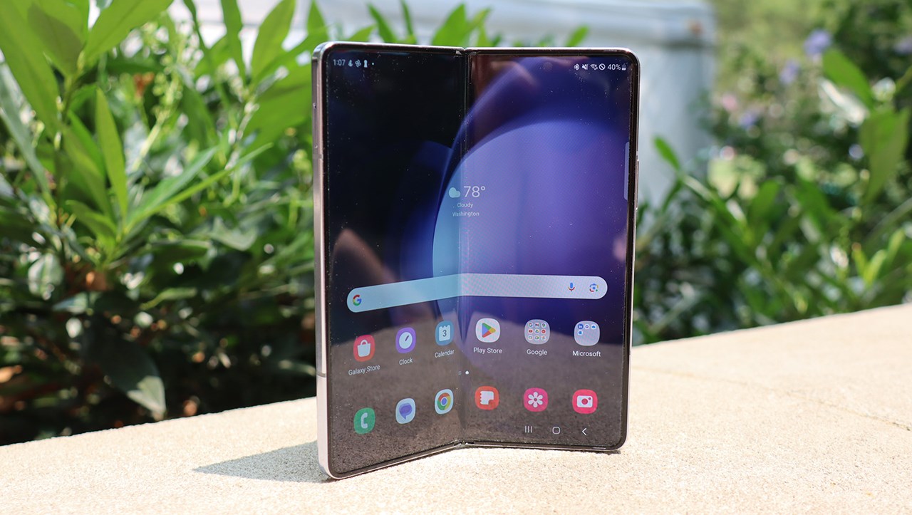 Galaxy Z Fold7 sẽ được Samsung trang bị cho tấm nền mới mang tên PHOLED (ảnh minh họa: Galaxy Z Fold5). Nguồn: TechRadar.