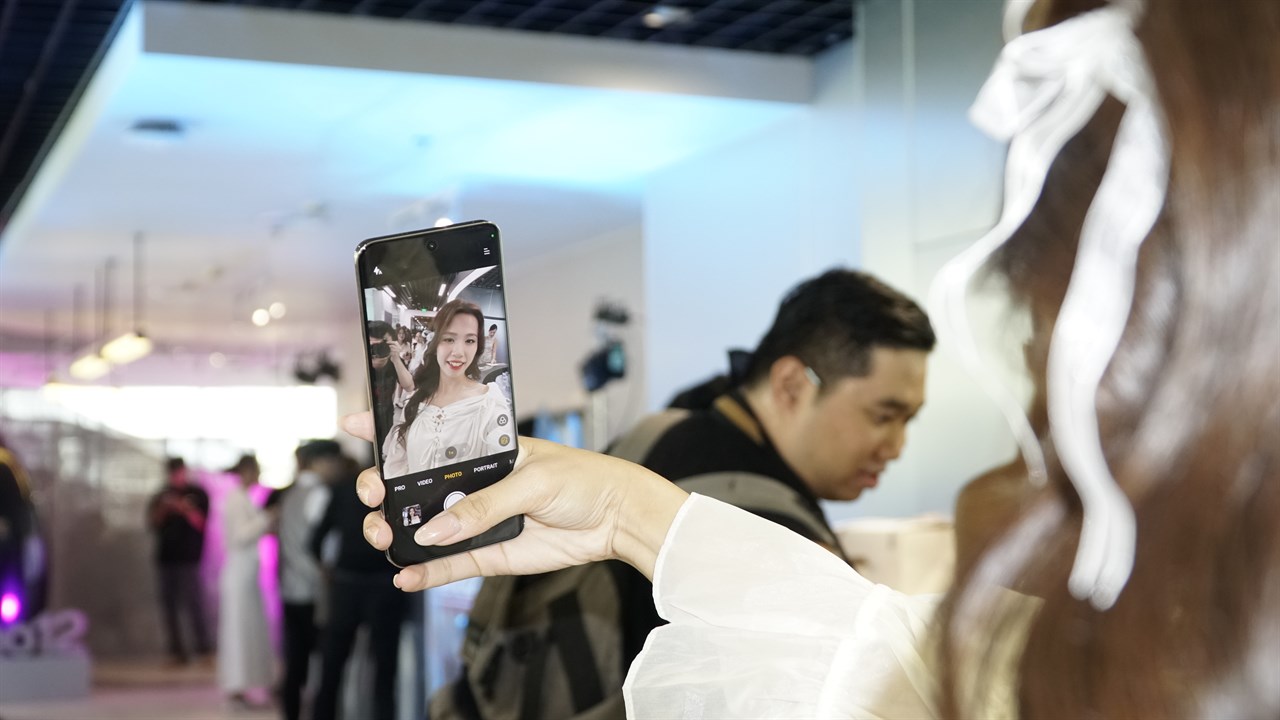 Camera selfie sắc nét trên OPPO Reno12 Pro