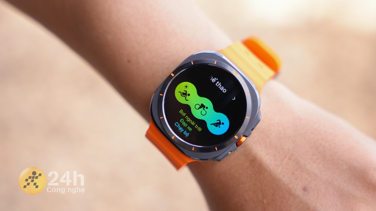 Galaxy Watch Ultra là mẫu smartwatch đầu tiên của Samsung được trang bị Galaxy AI để theo dõi sức khỏe.