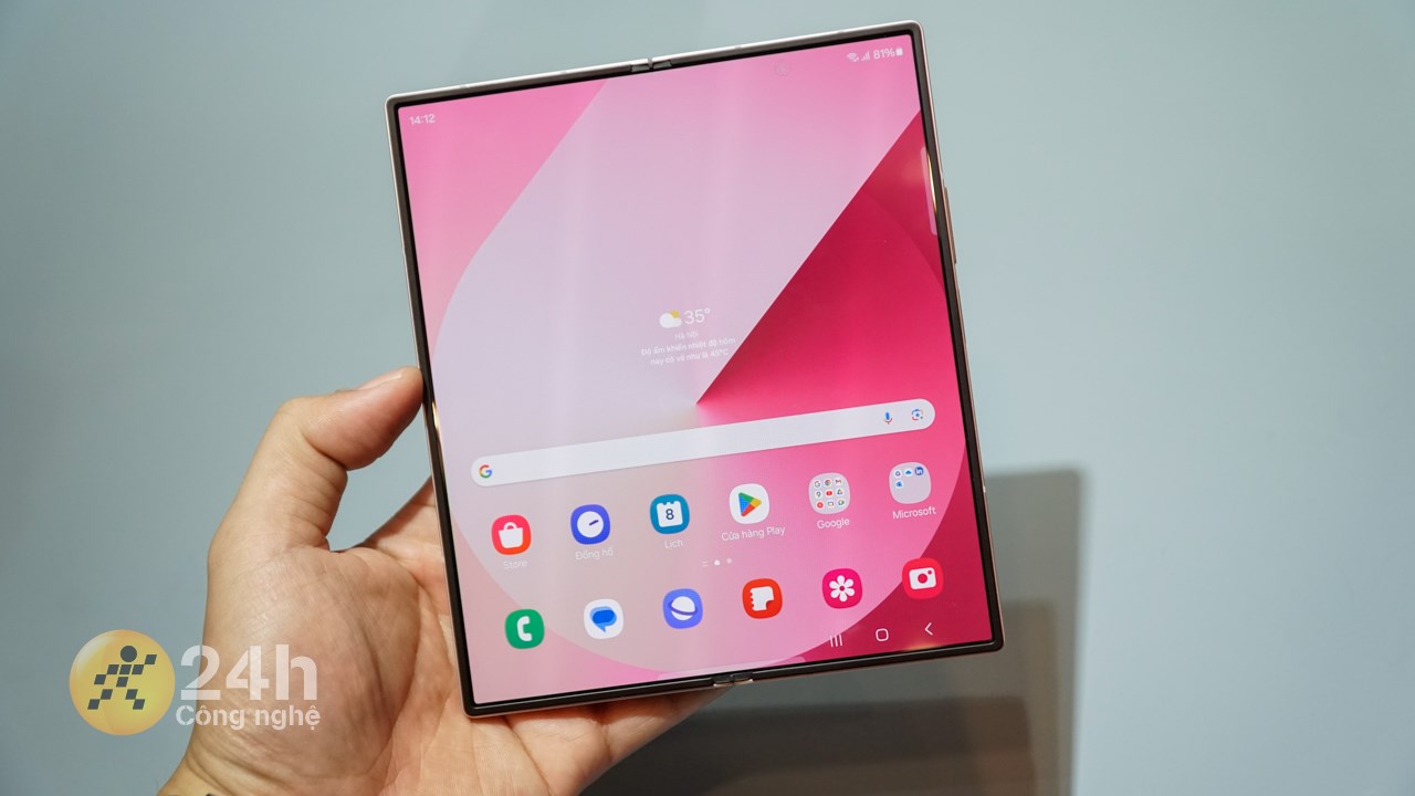 Màn hình trong và ngoài trên Galaxy Z Fold6 cũng được nâng cấp mạnh mẽ