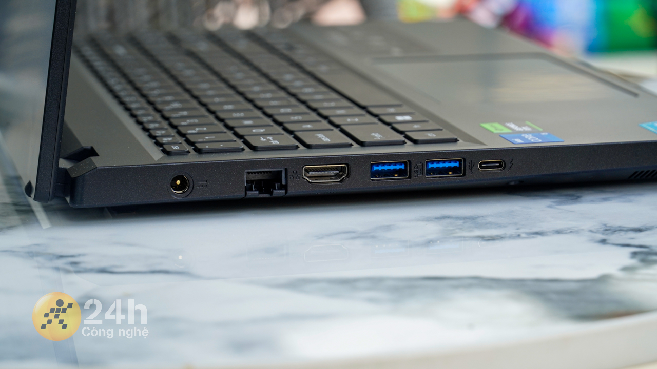 Các cổng kết nối trên cạnh trái của Acer Nitro V ANV15 Các cổng kết nối trên cạnh trái của Acer Nitro V ANV15