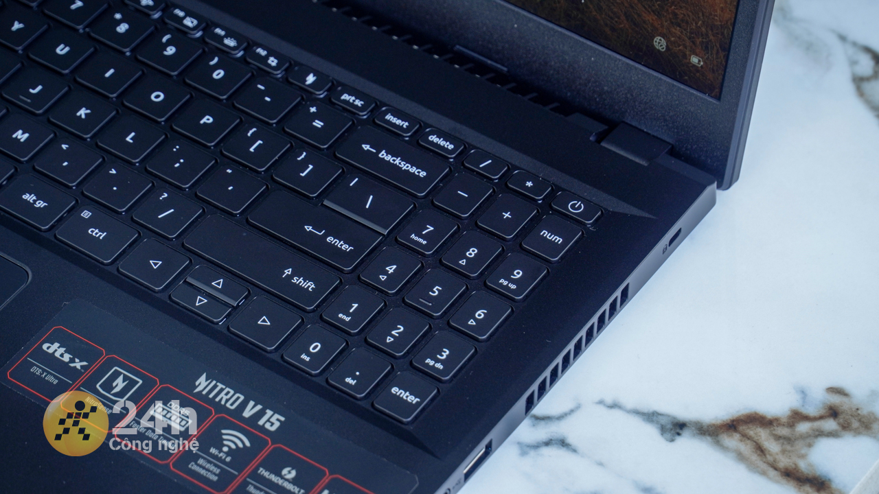 Acer Nitro V ANV15 cho trải nghiệm gõ phím thoải mái và thích tay Acer Nitro V ANV15 cho trải nghiệm gõ phím thoải mái và thích tay