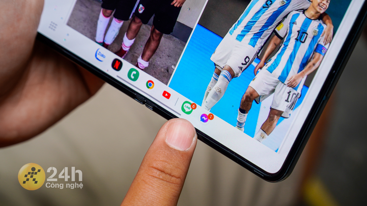 Mình thích sử dụng thanh taskbar của Galaxy Z Fold4 khi giúp chuyển đổi ứng dụng qua lại nhanh và mượt.