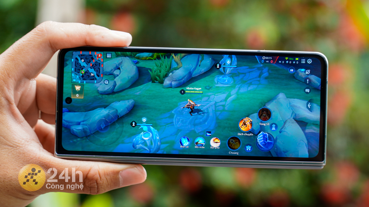 Dù thế, Galaxy Z Fold4 vẫn có thể chiến tốt các tựa game hiện nay.