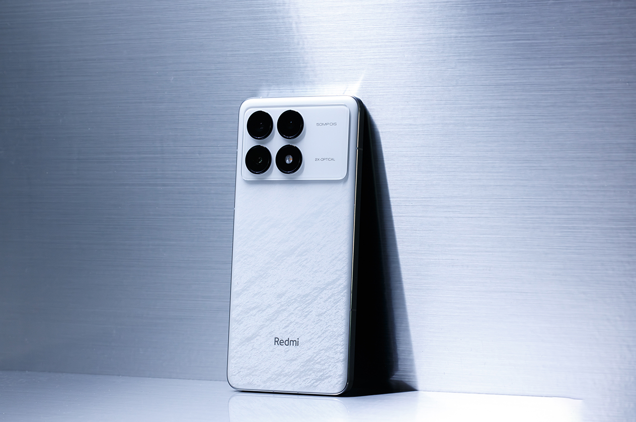 Redmi K70 Pro được thiết kế theo phong cách vuông quen thuộc. Nguồn: Weibo. Redmi K70 Pro được thiết kế theo phong cách vuông quen thuộc. Nguồn: Weibo.