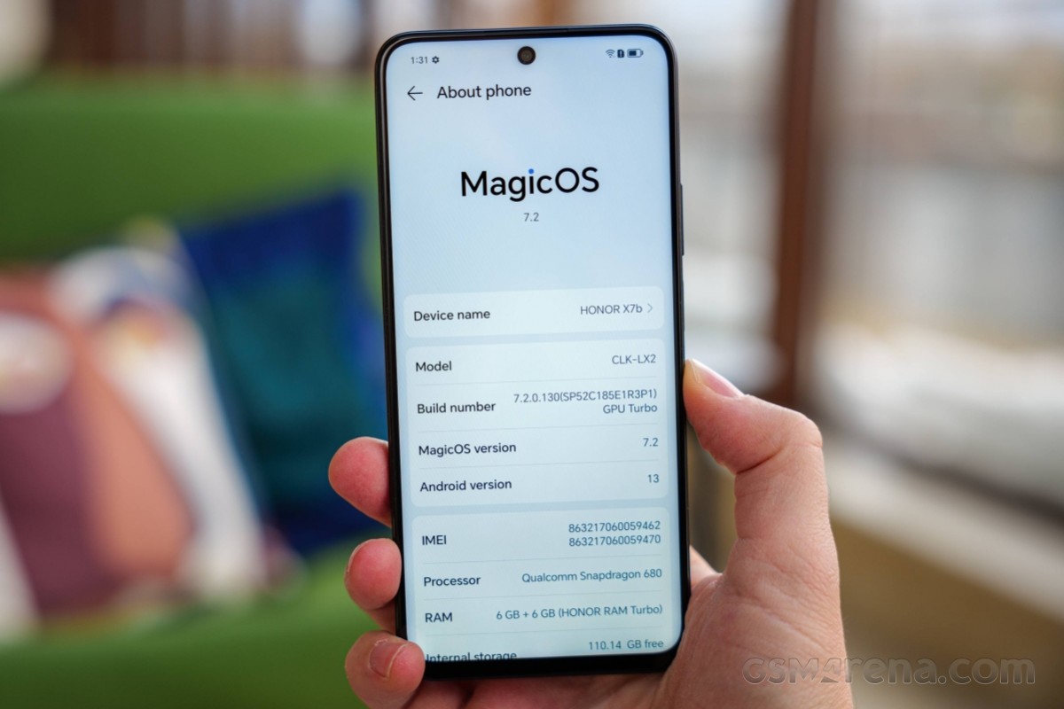 Sản phẩm chạy trên nền giao diện MagicOS 7.2 dựa trên Android 13