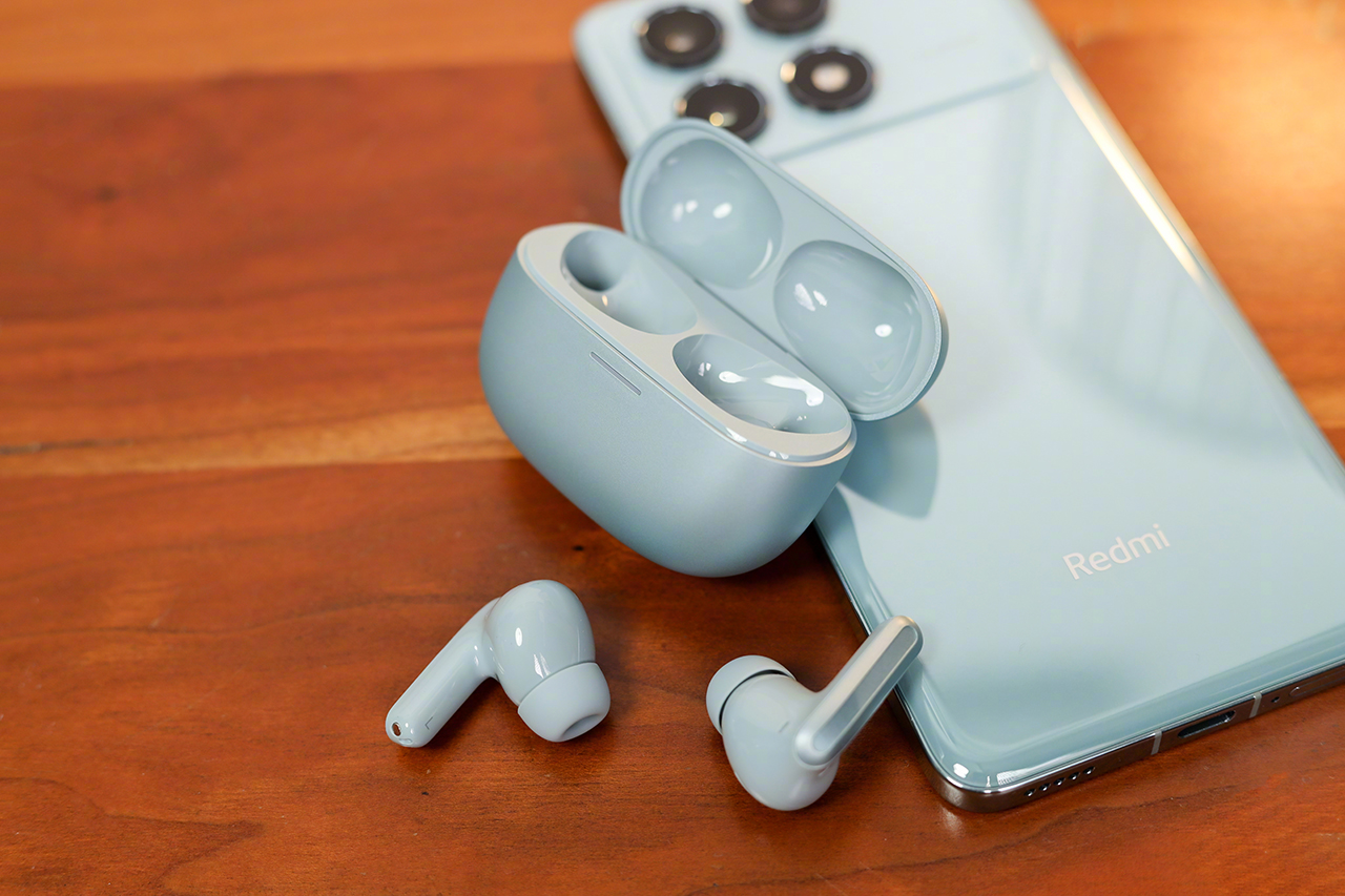 Bản lề Redmi Buds 5 Pro cũng được làm rất chắc chắn.