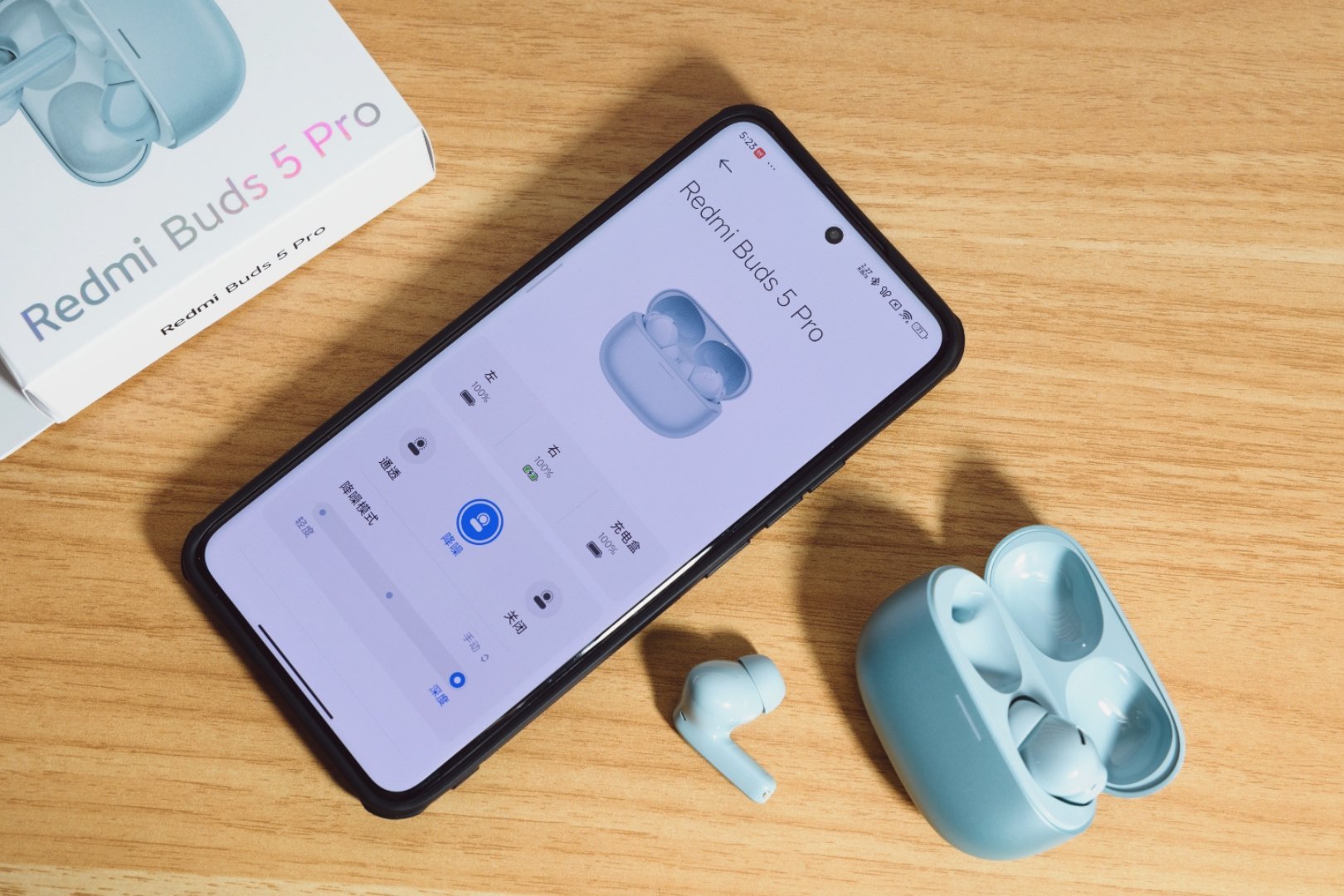 Redmi Buds 5 Pro được trang bị nhiều công nghệ âm thanh hiện đại.