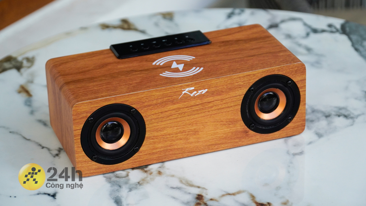 Rezo Wooden Box có thiết kế đầy vẻ đẹp cổ điển và được hoàn thiện từ gỗ Rezo Wooden Box có thiết kế đầy vẻ đẹp cổ điển và được hoàn thiện từ gỗ