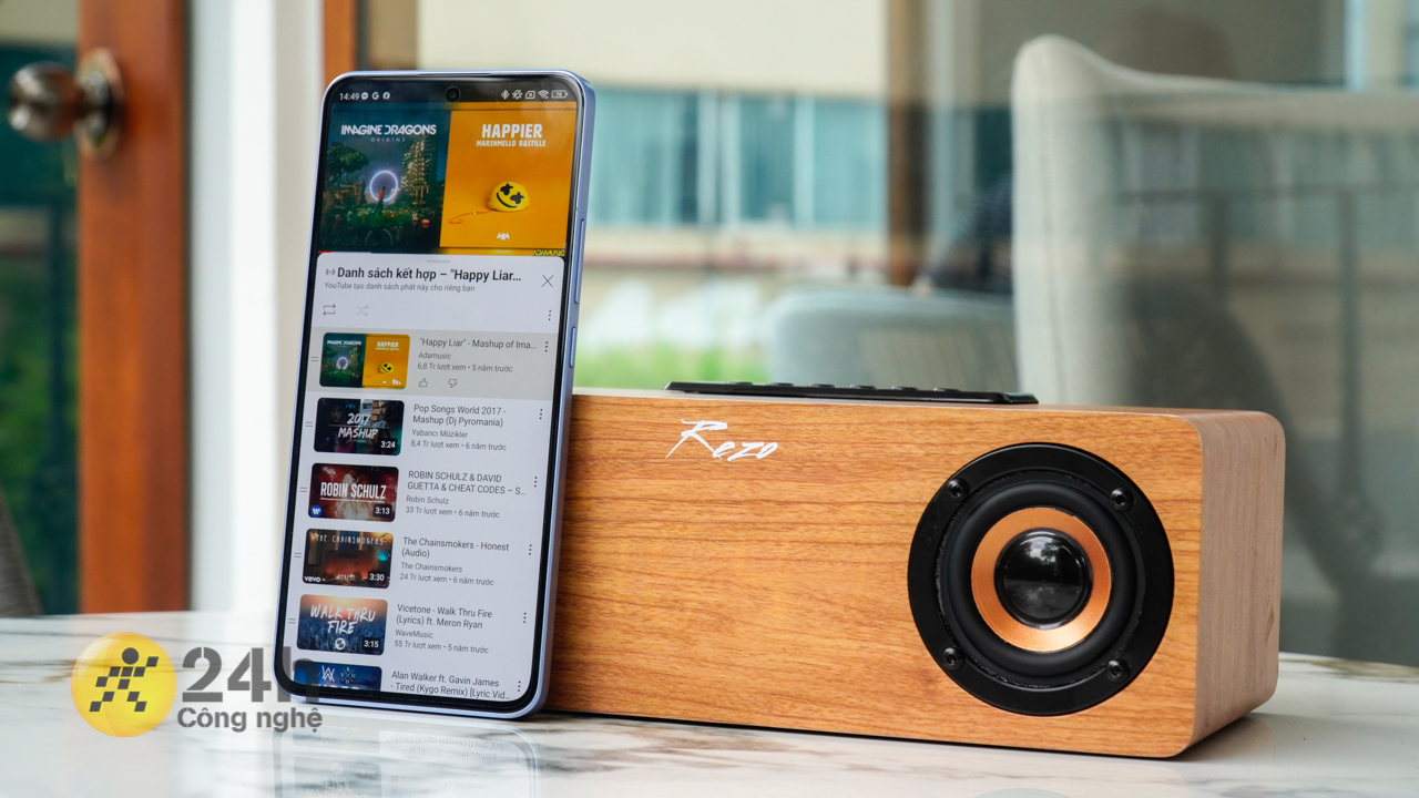 Rezo Wooden Box được trang bị loa kép với công suất 10 W, mang đến trải nghiệm âm thanh ấn tượng Rezo Wooden Box được trang bị loa kép với công suất 10 W, mang đến trải nghiệm âm thanh ấn tượng