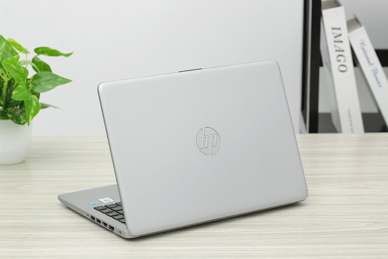 Laptop HP 240 G9 i3 1215U/8GB/256GB/Win11 (6L1X7PA)