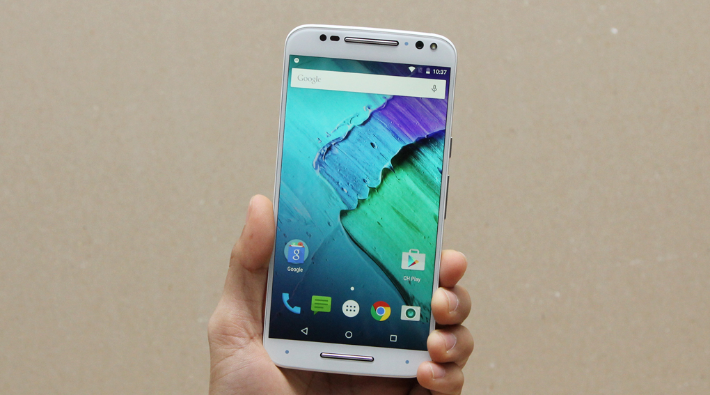 X Style có thiết kế bo tròn đặc trưng của Motorola với màn hình 5.7 inch độ phân giải QHD.