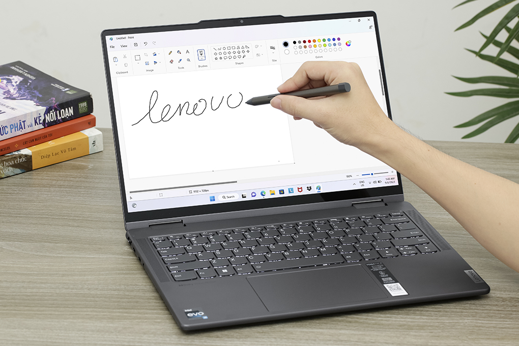 Sự linh hoạt và sức mạnh tinh tế gói gọn bên trong chiếc laptop Lenovo Yoga 7 14IRL8