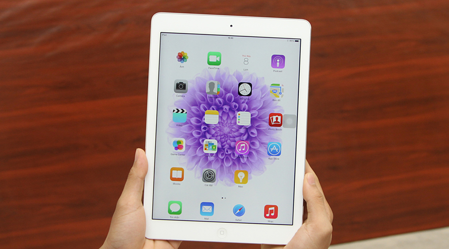 <p>iPad Air&nbsp;sở hữu m&agrave;n h&igrave;nh chất lượng Retina 9.7 inch, sắc n&eacute;t ,trung thực ở mọi điều kiện &aacute;nh s&aacute;ng</p>
