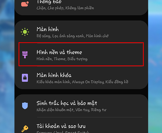 Bước 1: Đầu tiên bạn vào Cài đặt và chọn Hình nền và theme.