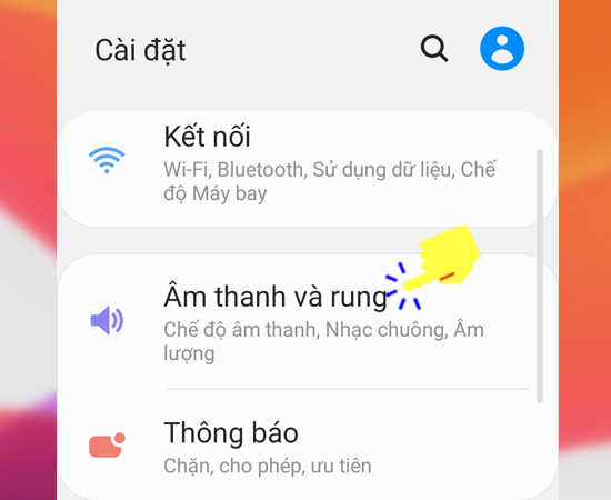 Bước 1: Đầu tiên bạn hãy vào Cài đặt và sau đó chọn Âm thanh và rung.