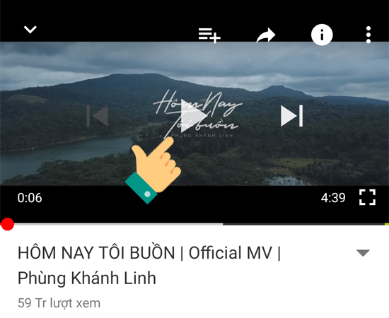 Bước 2: Bấm xem video, sau đó bạn ấn chọn vào nút home trên điện thoại để thoát ứng dụng.