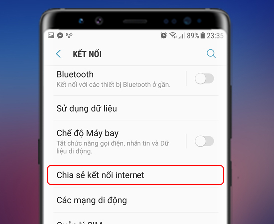 Bước 3: Sau đó bạn chọn Chia sẻ kết nối internet.